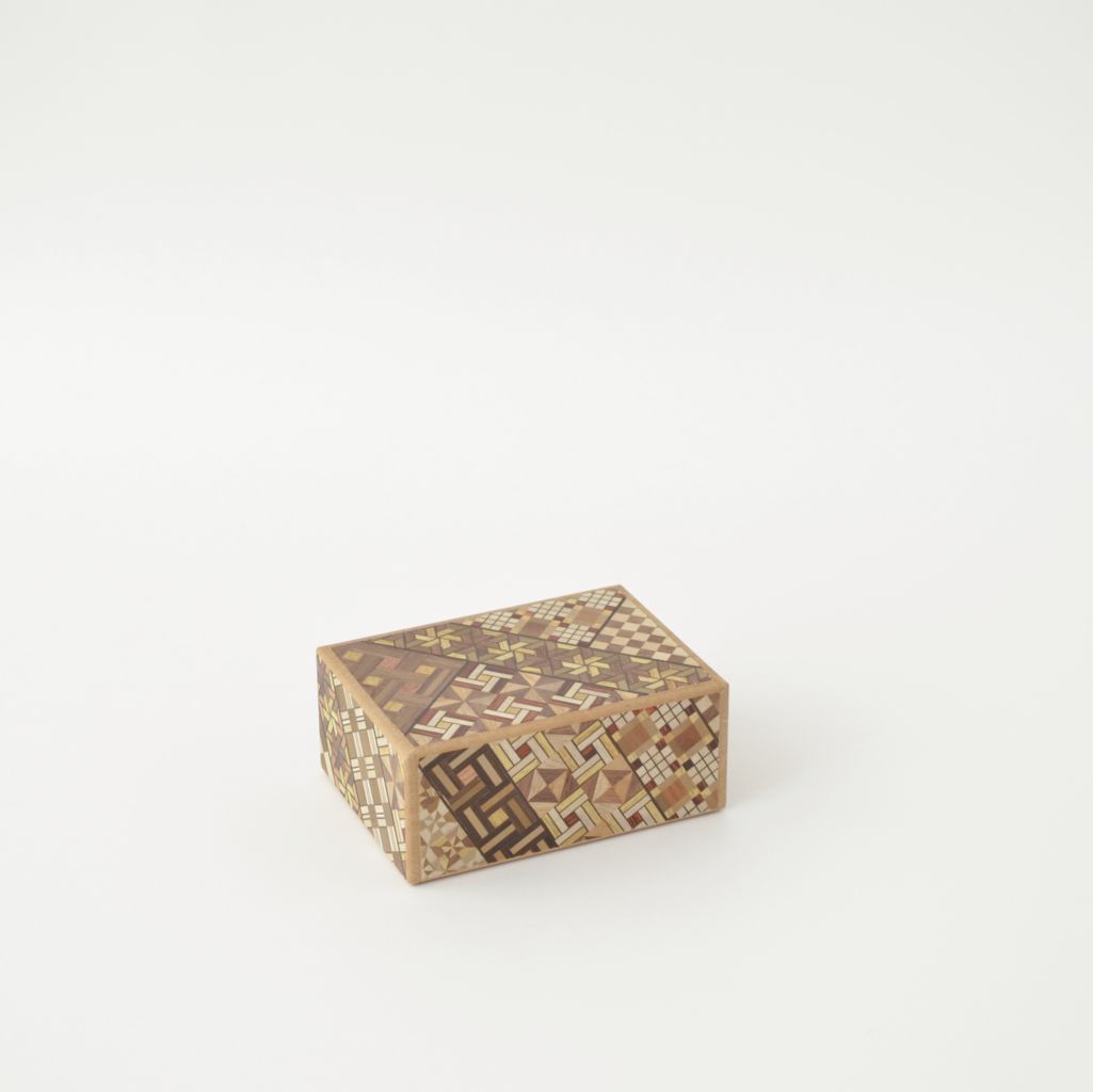 Hakone Yosegi Puzzle Box "Medium-sized box with 7 steps"