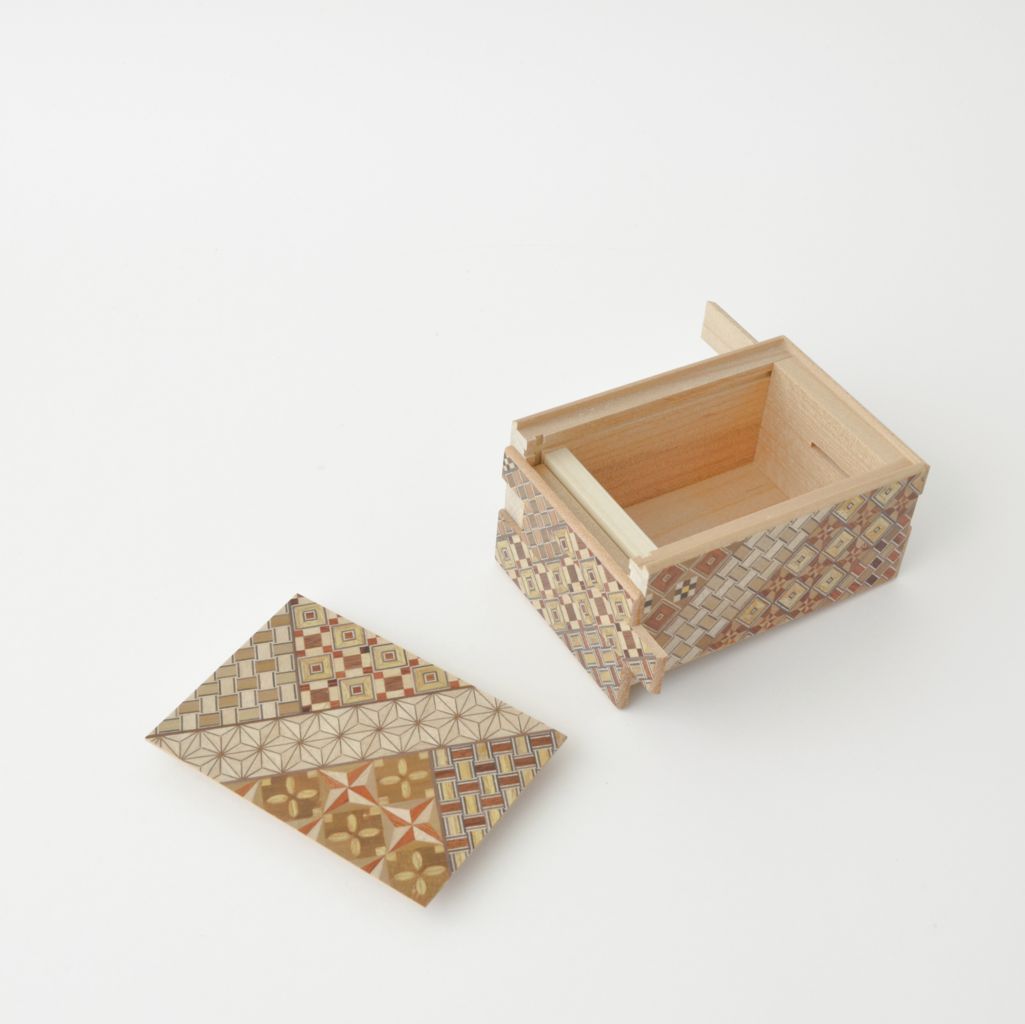 Hakone Yosegi Puzzle Box "Medium-sized coin bank with 9 steps"