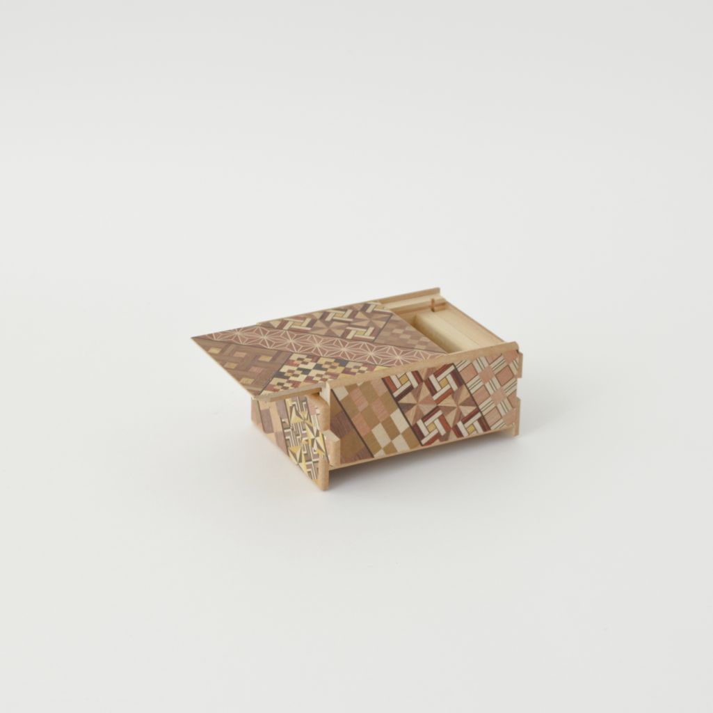 Hakone Yosegi Puzzle Box "Medium-sized box with 12 steps"