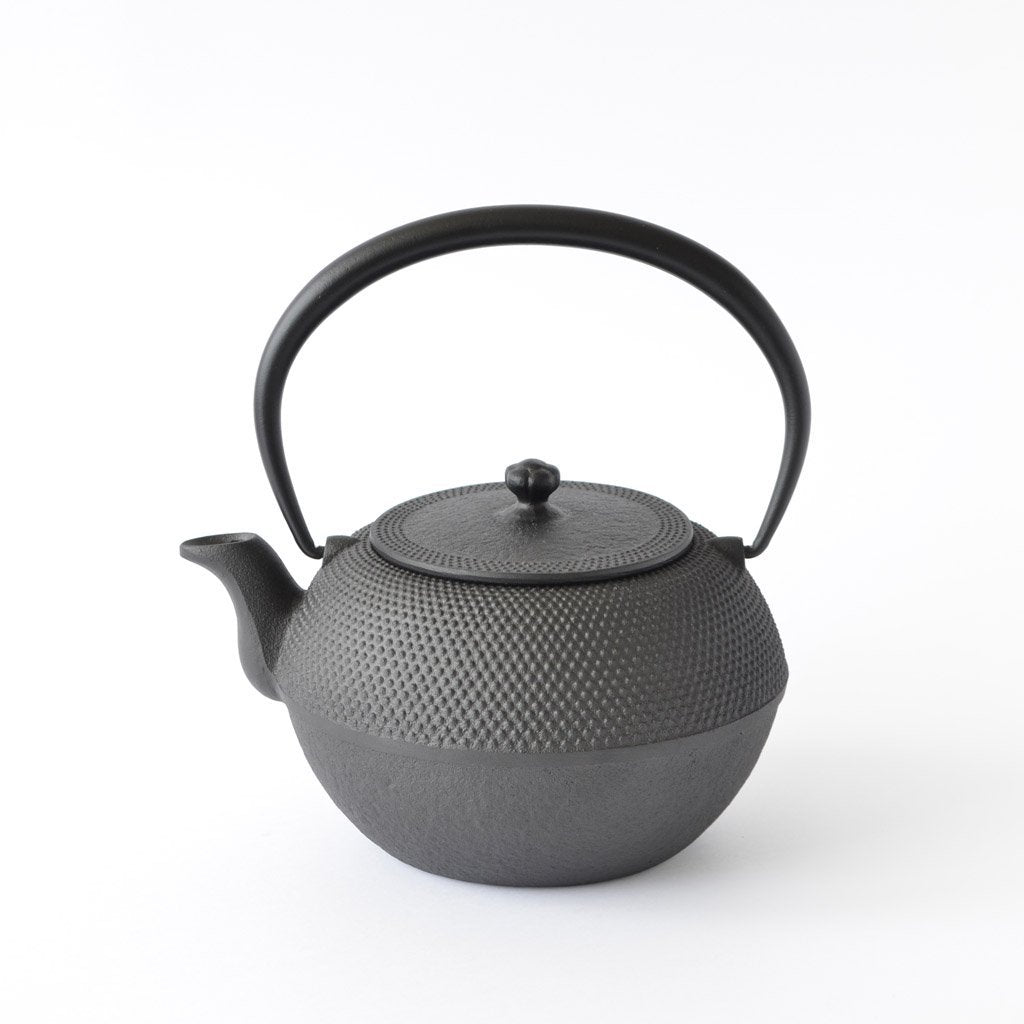 Nanbu tekki Ver.1: Iron Teapot and  Iron Kettle