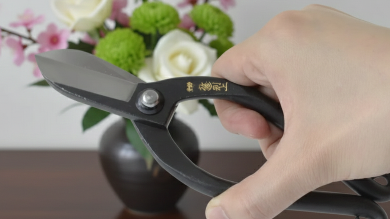 FLOWER / SEWING SCISSORS