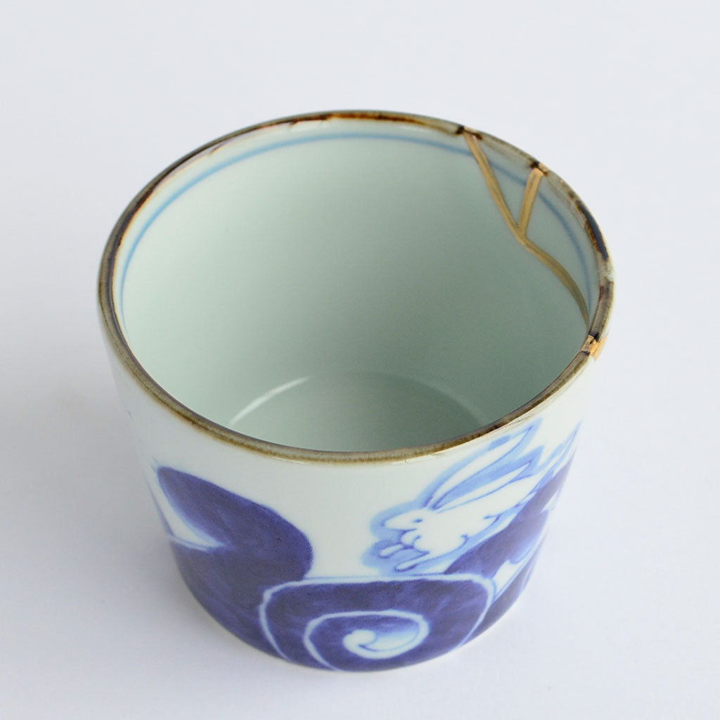 Imari Ware Shoba-choko Cup with Gold Lining "Rabbit"