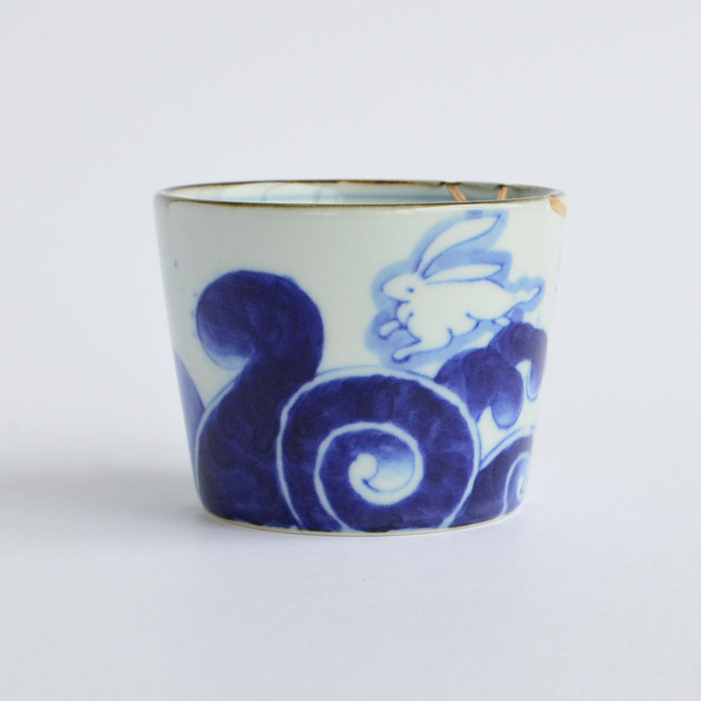 Imari Ware Shoba-choko Cup with Gold Lining "Rabbit"