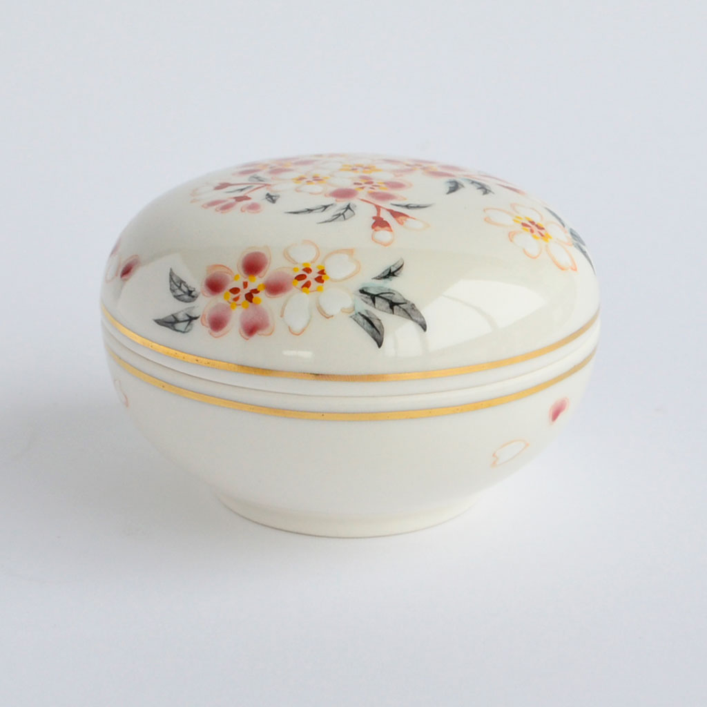 Kiyomizu Ware Container with a Lid "Cherry Blossoms"