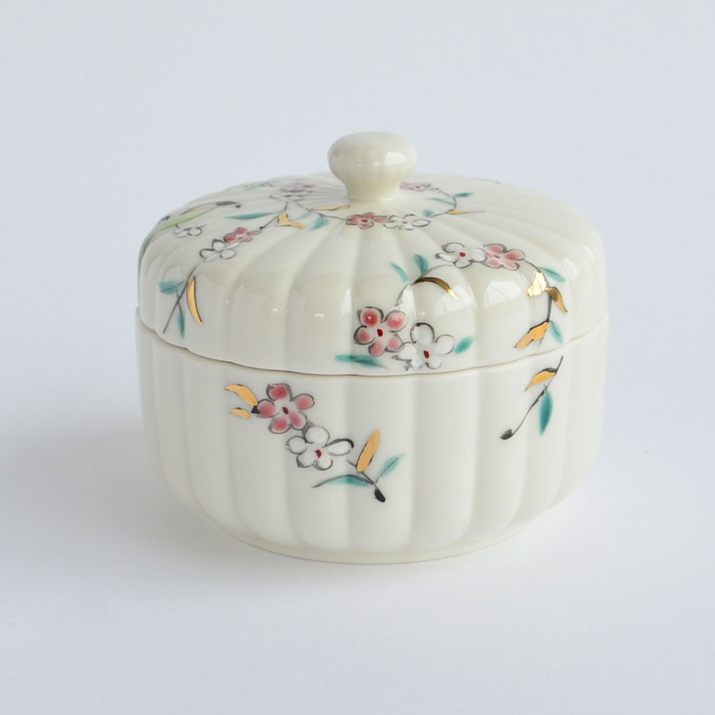 Kiyomizu Ware Container with a Lid "Cherry Blossoms with a Bird"