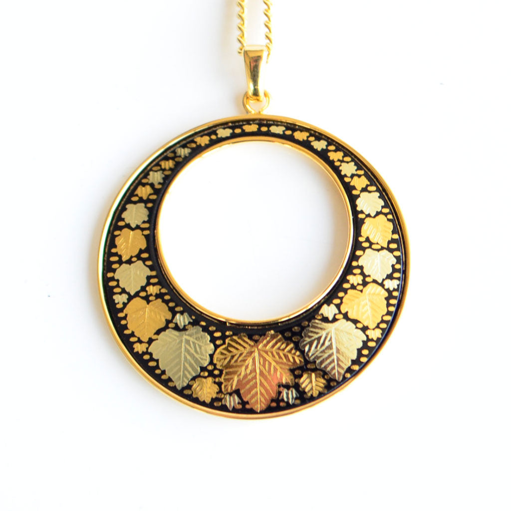 Kyoto Damascene Open Circle Pendant Fully Covered With Ivy – Diameter: 3 cm