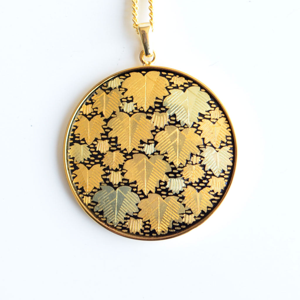 Kyoto Damascene Pendant Fully Covered With Ivy – Diameter: 3 cm