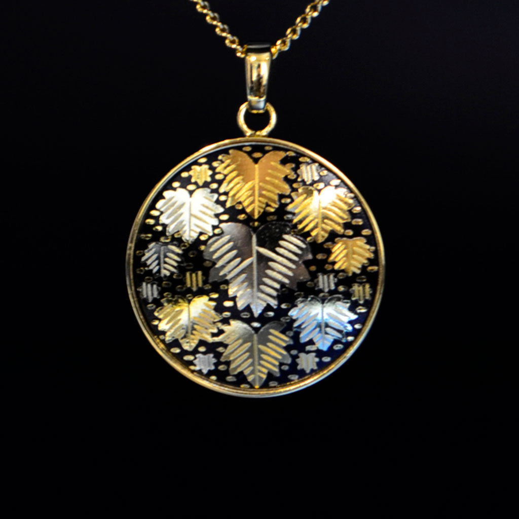 Kyoto Damascene Pendant Fully Covered With Ivy – Diameter: 2 cm