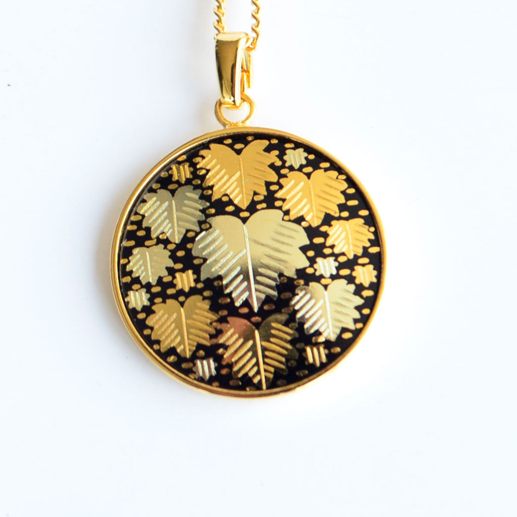 Kyoto Damascene Pendant Fully Covered With Ivy – Diameter: 2 cm