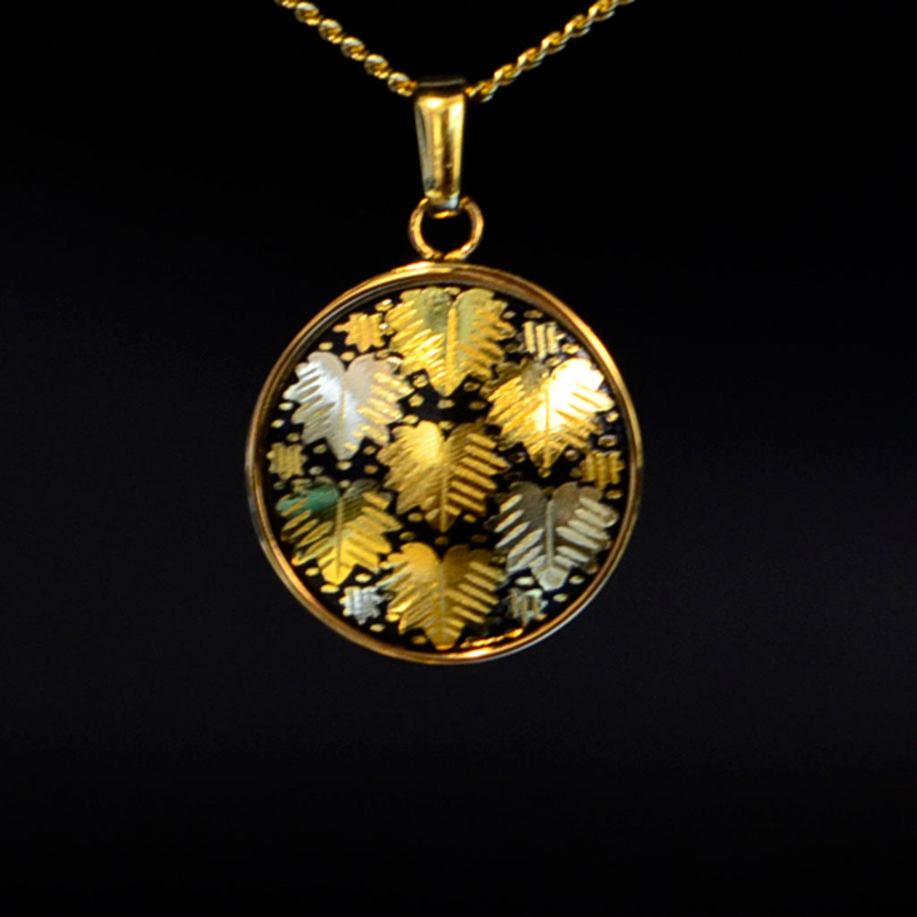 Kyoto Damascene Pendant Fully Covered With Ivy – Diameter: 1.6 cm