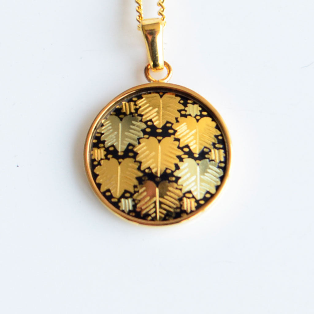 Kyoto Damascene Pendant Fully Covered With Ivy – Diameter: 1.6 cm