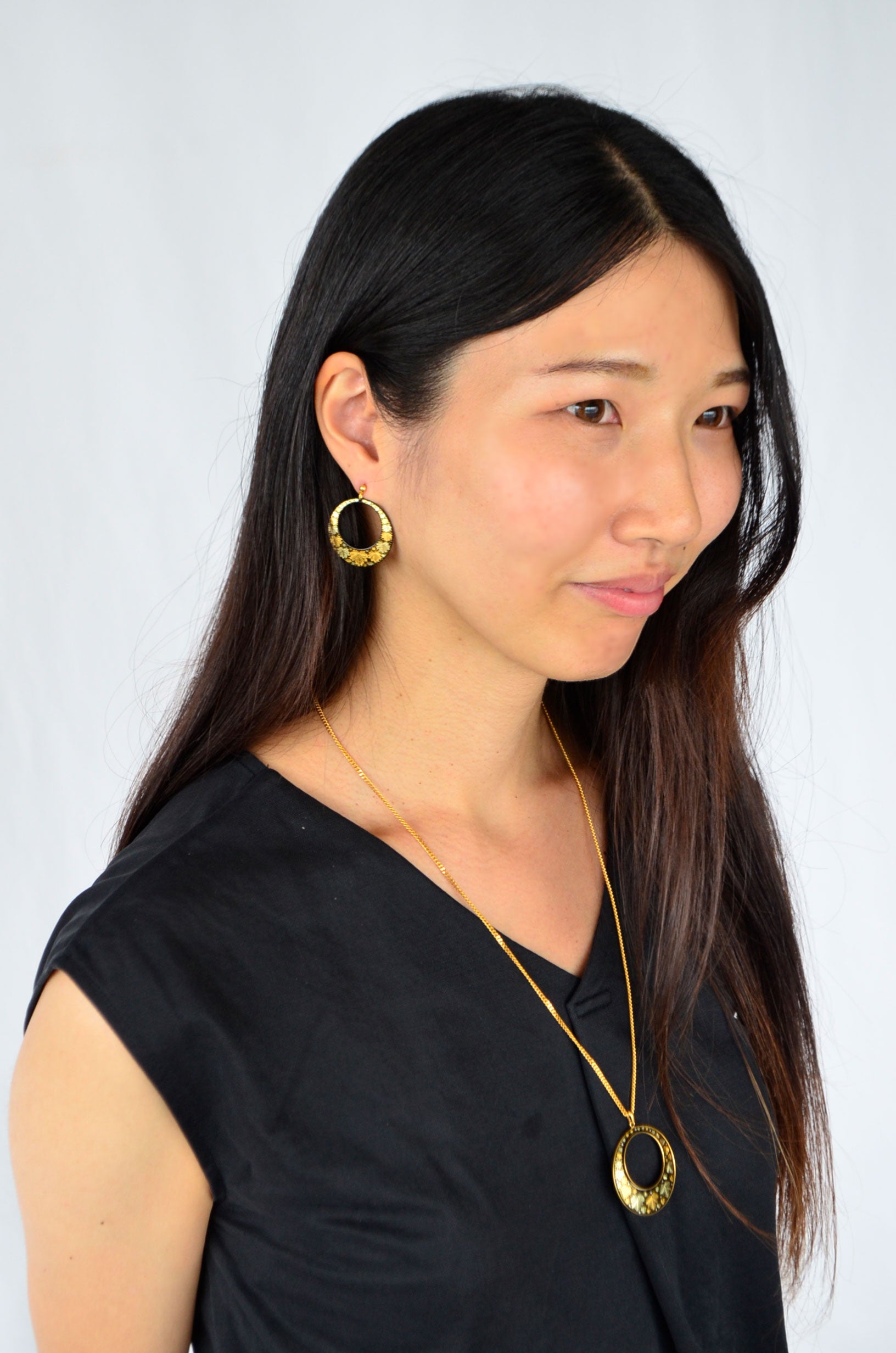 Kyoto Damascene Open Circle Earrings Fully Covered With Ivy – Diameter: 3 cm