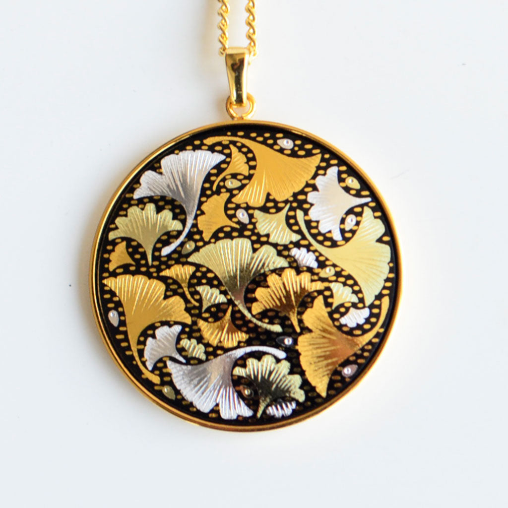 Kyoto Damascene Pendant Fully Covered With Ginkgo Leaves – Diameter: 3 cm