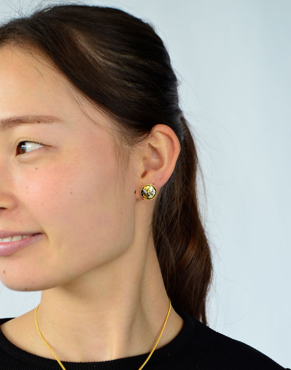 Kyoto Damascene Stud Earrings Fully Covered With Ginkgo Leaves – Diameter: 1.2 cm