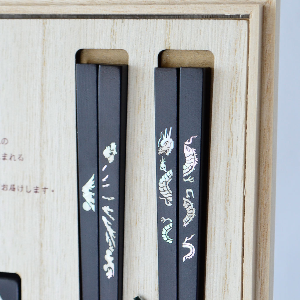 Pair of Chopsticks with Chopstick Rests "Amami Fujiryusen"