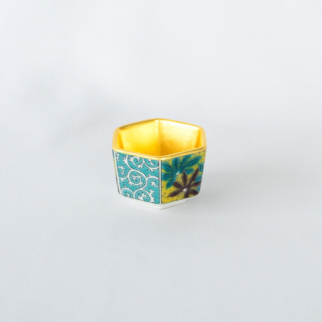 Gold Leaf Kutani Sake Cup "Yoshidaya Style"