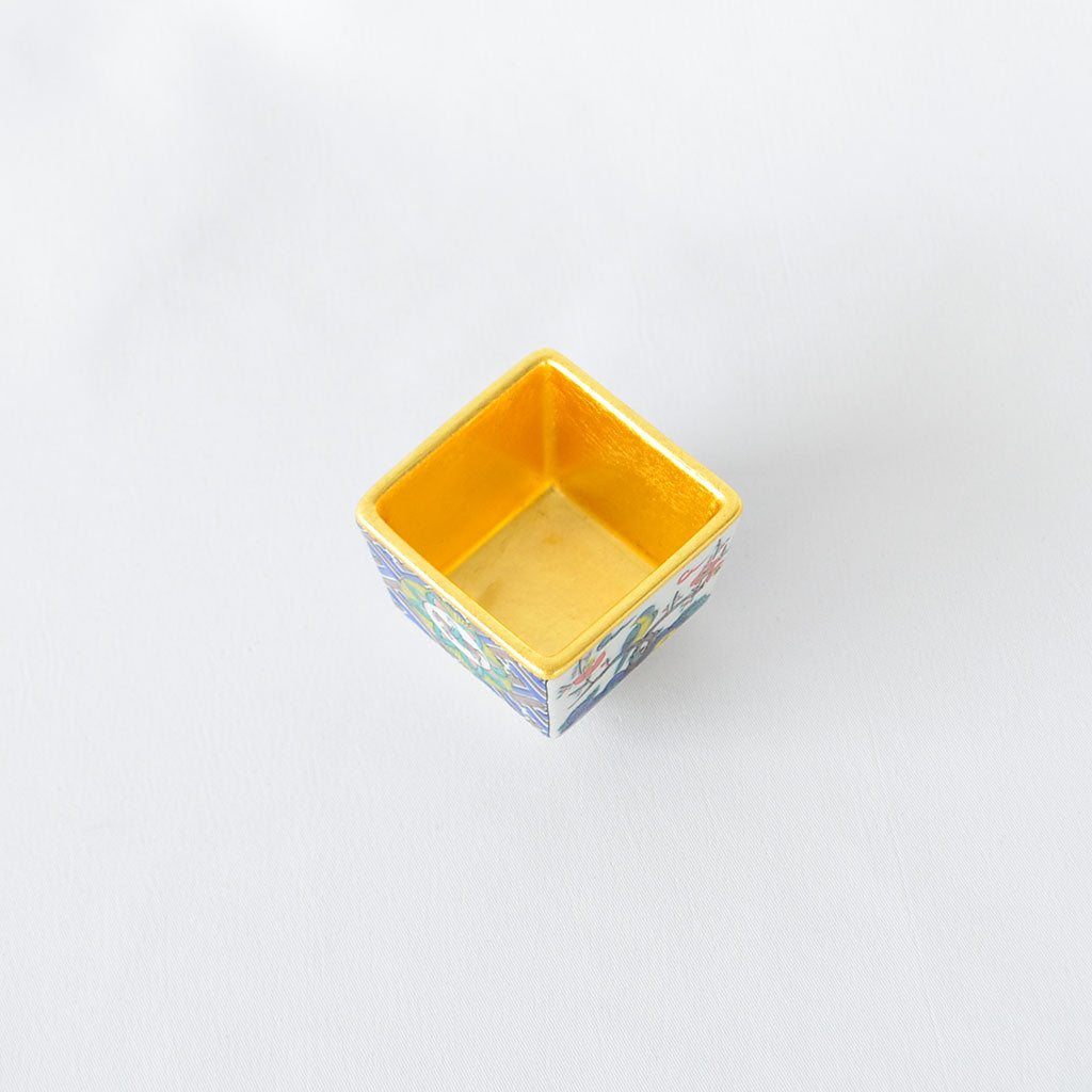 Gold Leaf Kutani Ware Sake Cup "Ko-Kutani Style"