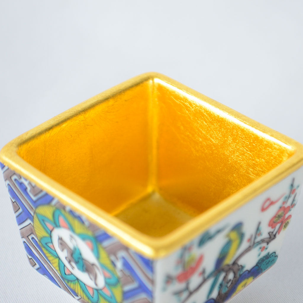 Gold Leaf Kutani Ware Sake Cup "Ko-Kutani Style"