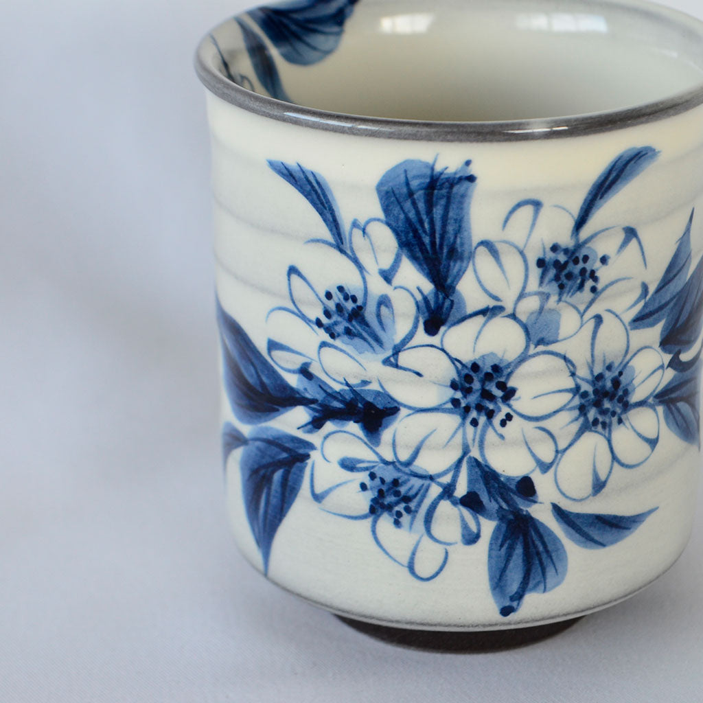 Kiyomizu ware Tea Cup "Sometsuke Sakura (Cherry Blossoms)"