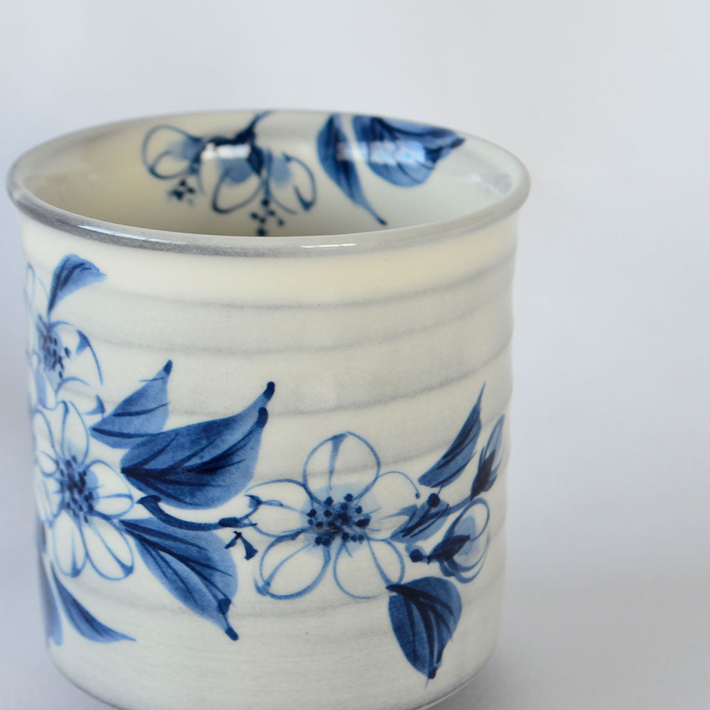 Kiyomizu ware Tea Cup "Sometsuke Sakura (Cherry Blossoms)"