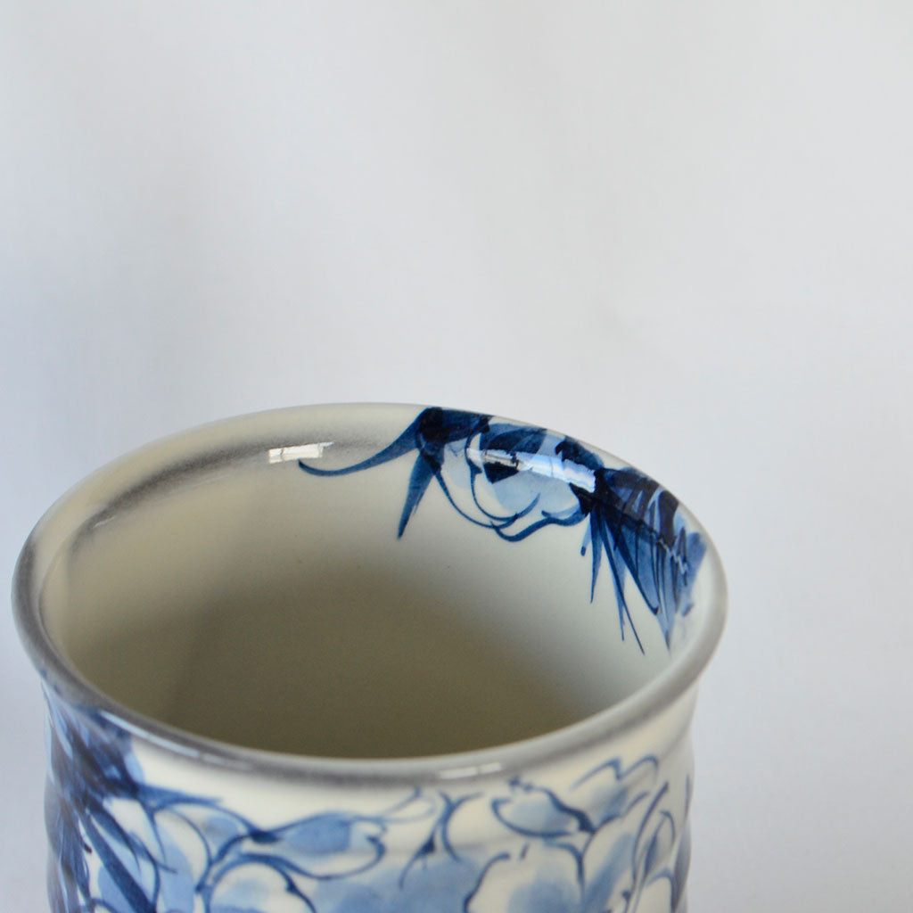 Kiyomizu ware Tea Cup "Sometsuke Botan (Peony)"