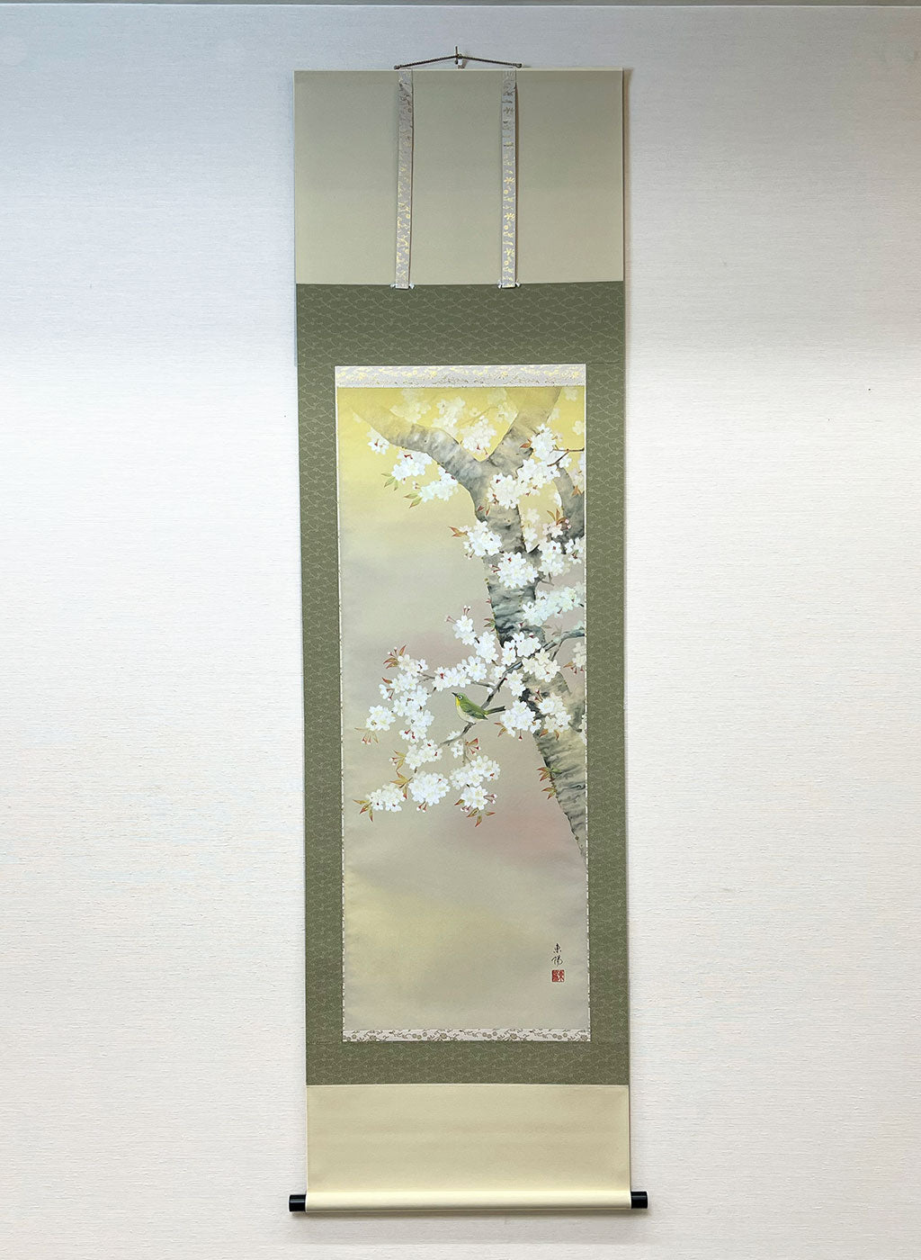 Japanese Hanging Scroll Kakejiku Toyo Kawamura "Cherry Blossoms with a Bird"