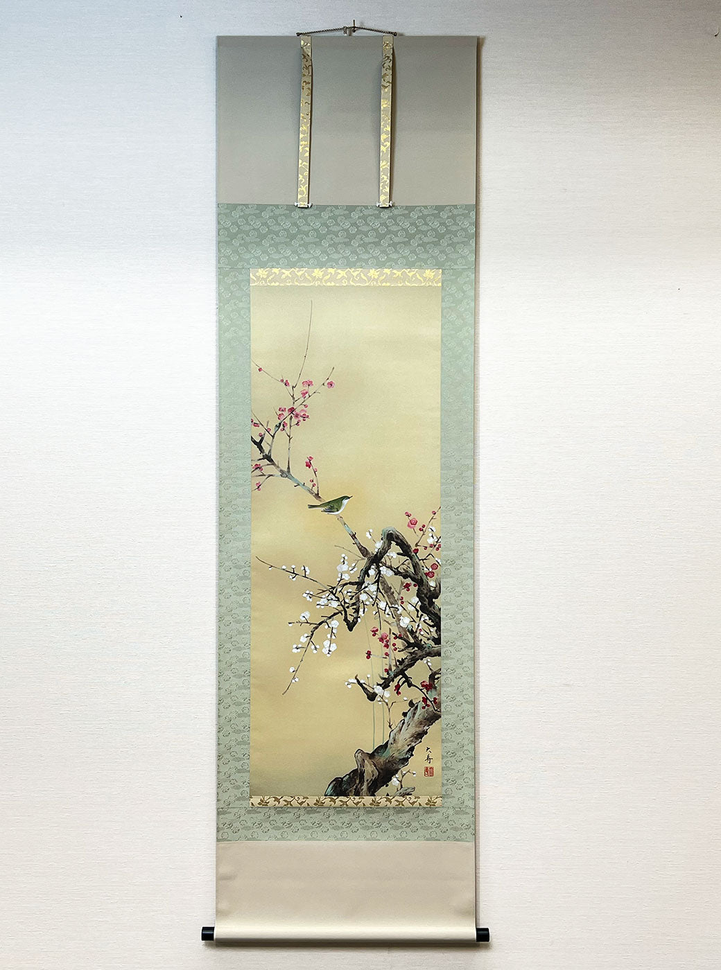 Japanese Hanging Scroll Kakejiku Daiju Ishida "Red and White Plum Blossoms with a Nightingale"