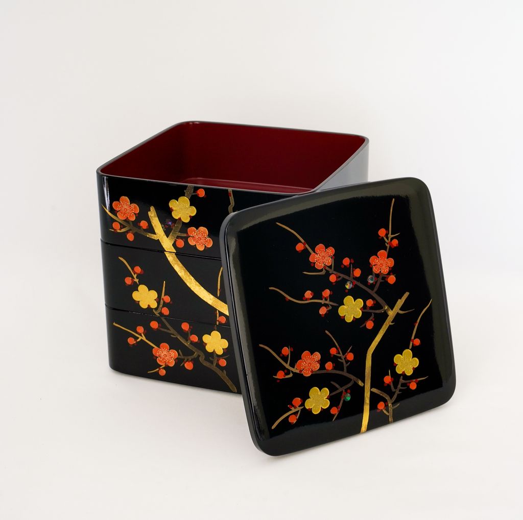Lacquerware Three-layer box "Plum blossoms" Size 6.5 Ko-bai Hand painting