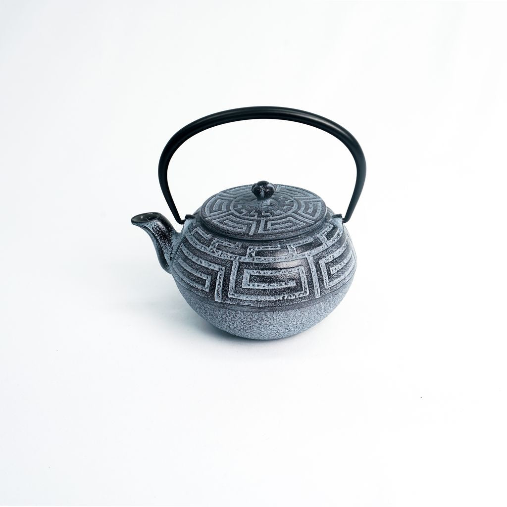 Nambu Ironware Teapot "Maromi Uzumaki Shirosabi 0.65L"