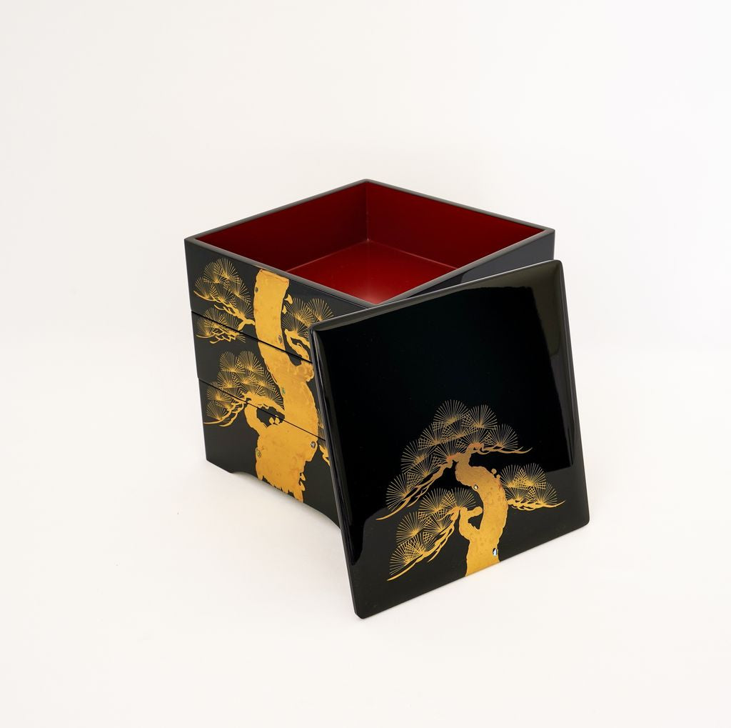 Lacquerware Three-layer box "Pine tree" Size 6.5 Sandan-ju Iwai matsu