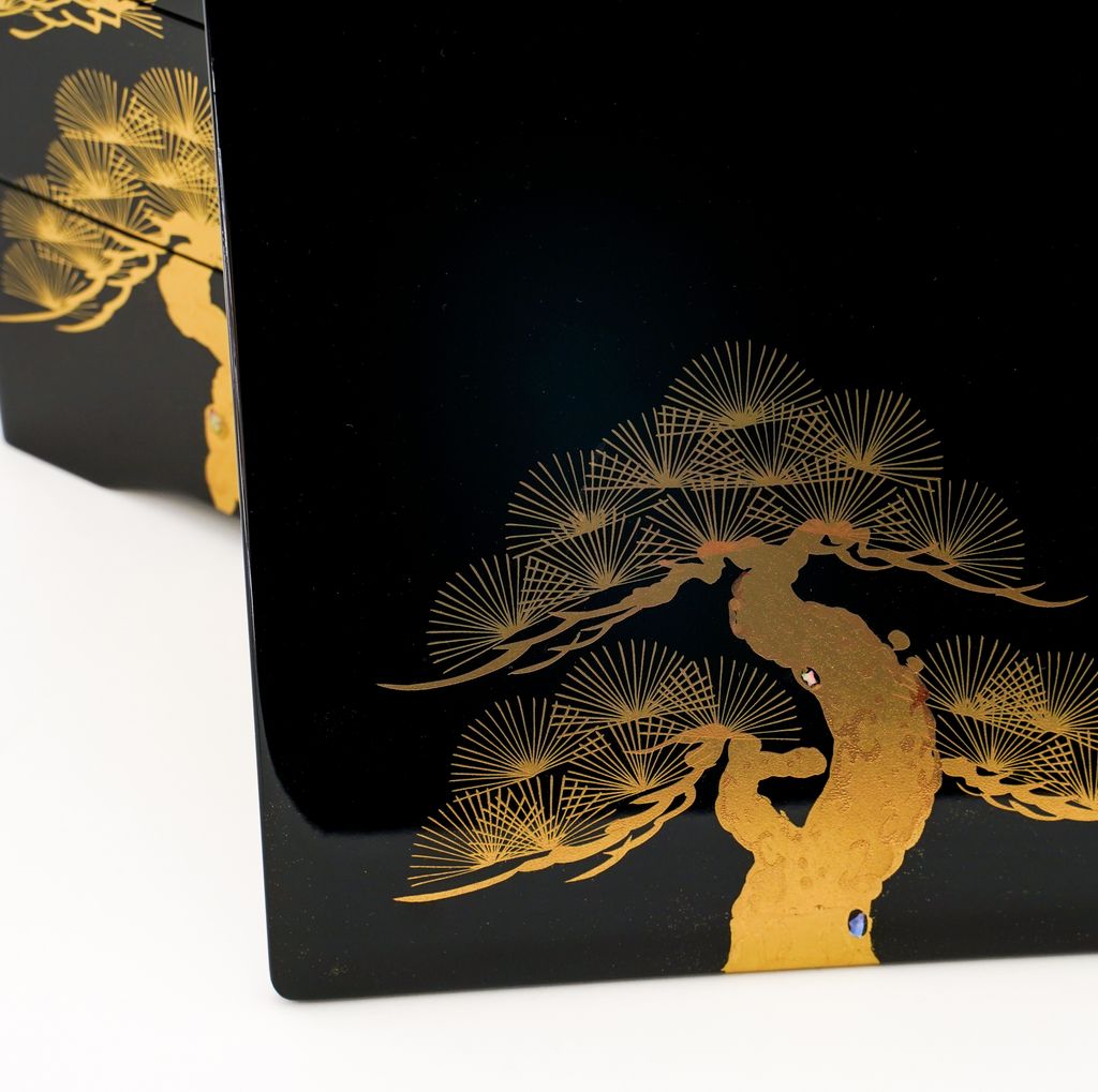 Lacquerware Three-layer box "Pine tree" Size 6.5 Sandan-ju Iwai matsu