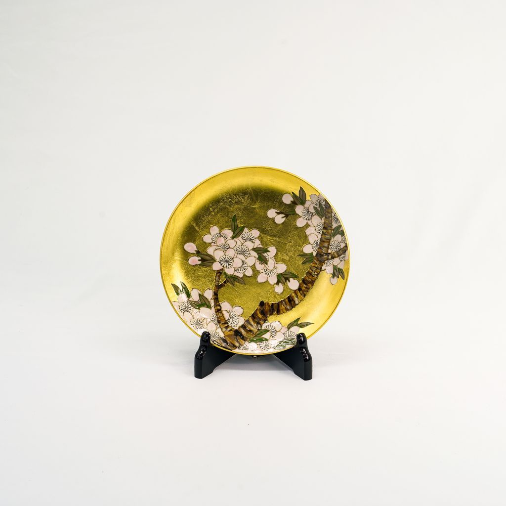 Arita Ware Medium-sized Decorative Plate with Gold Leaf "Cherry Blossoms" Size 6