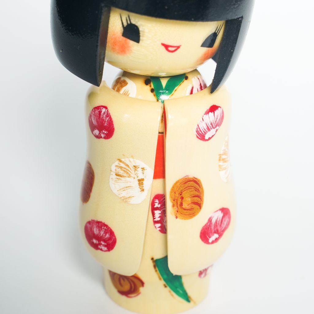 Kokeshi doll "Otomesode(Girly Sleeves )" White
