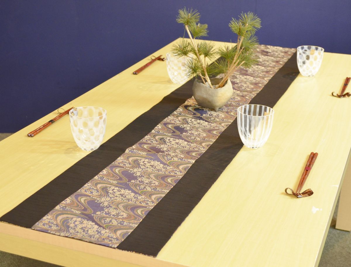 table runner 「立涌に金彩蝶」　帯リメイク　正絹　長尺 Gold brocade Table runner “Ryusui” (Width 30cm / Length 200, 150, 75 c