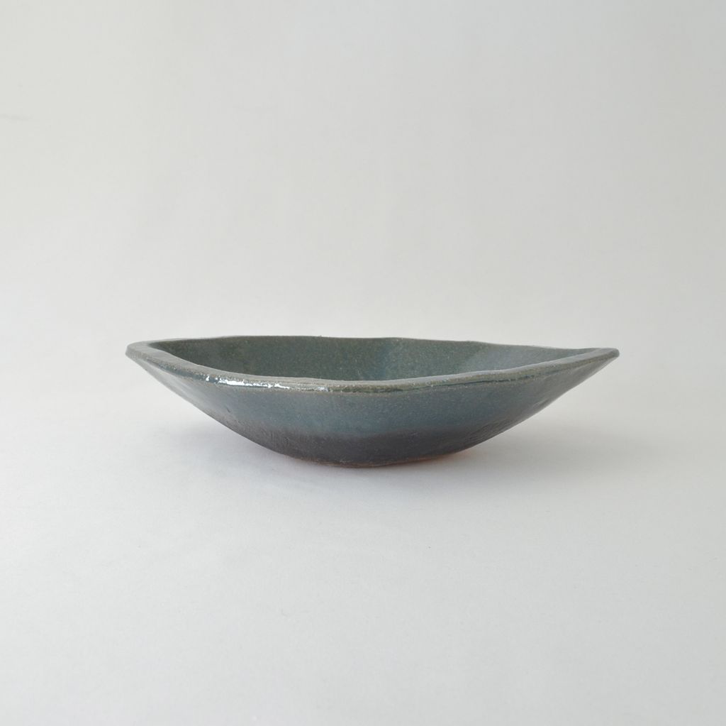 Shigaraki ware Bowl "Shinkai hishigata bachi"