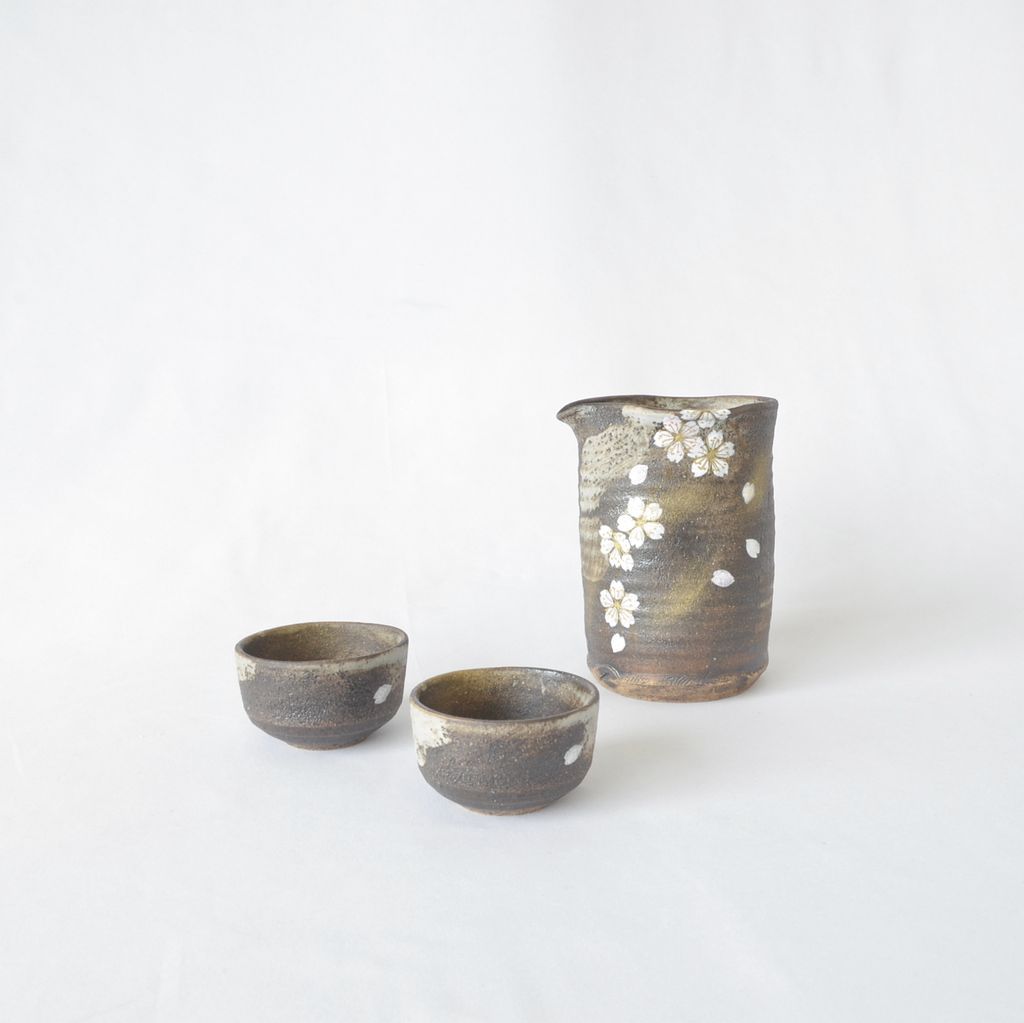 Kiyomizu Ware Sake Vessel and Cups Set "Hana Kagari"