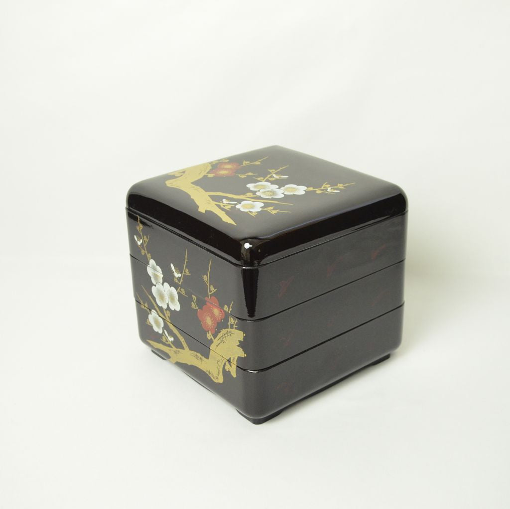 Lacquerware Three-layer Box "Plum Blossoms" Size 6.5 Gyoun Sandan-ju