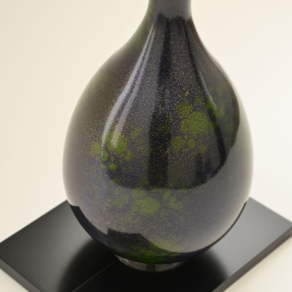 Bronze Vase Hisho Green Leaf Color