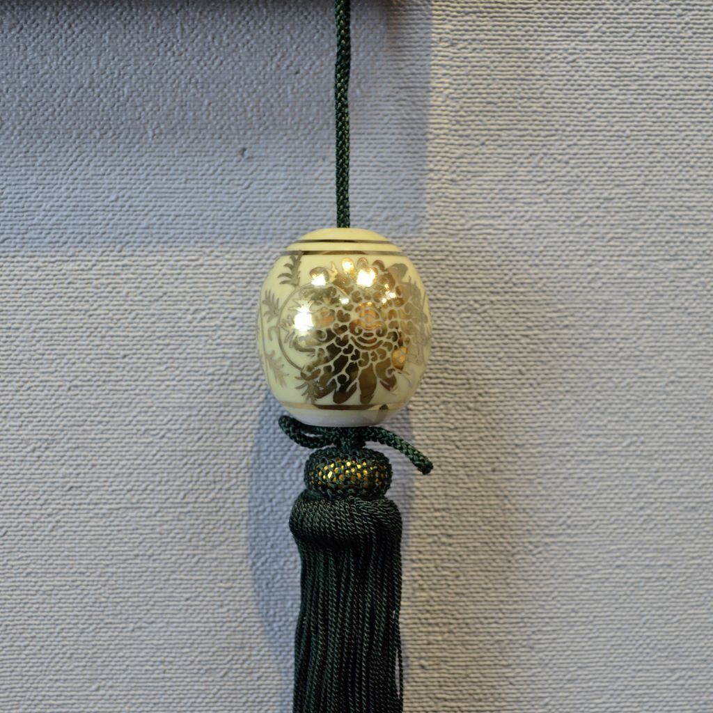 Weight of Hanging Scroll   Kutani ware