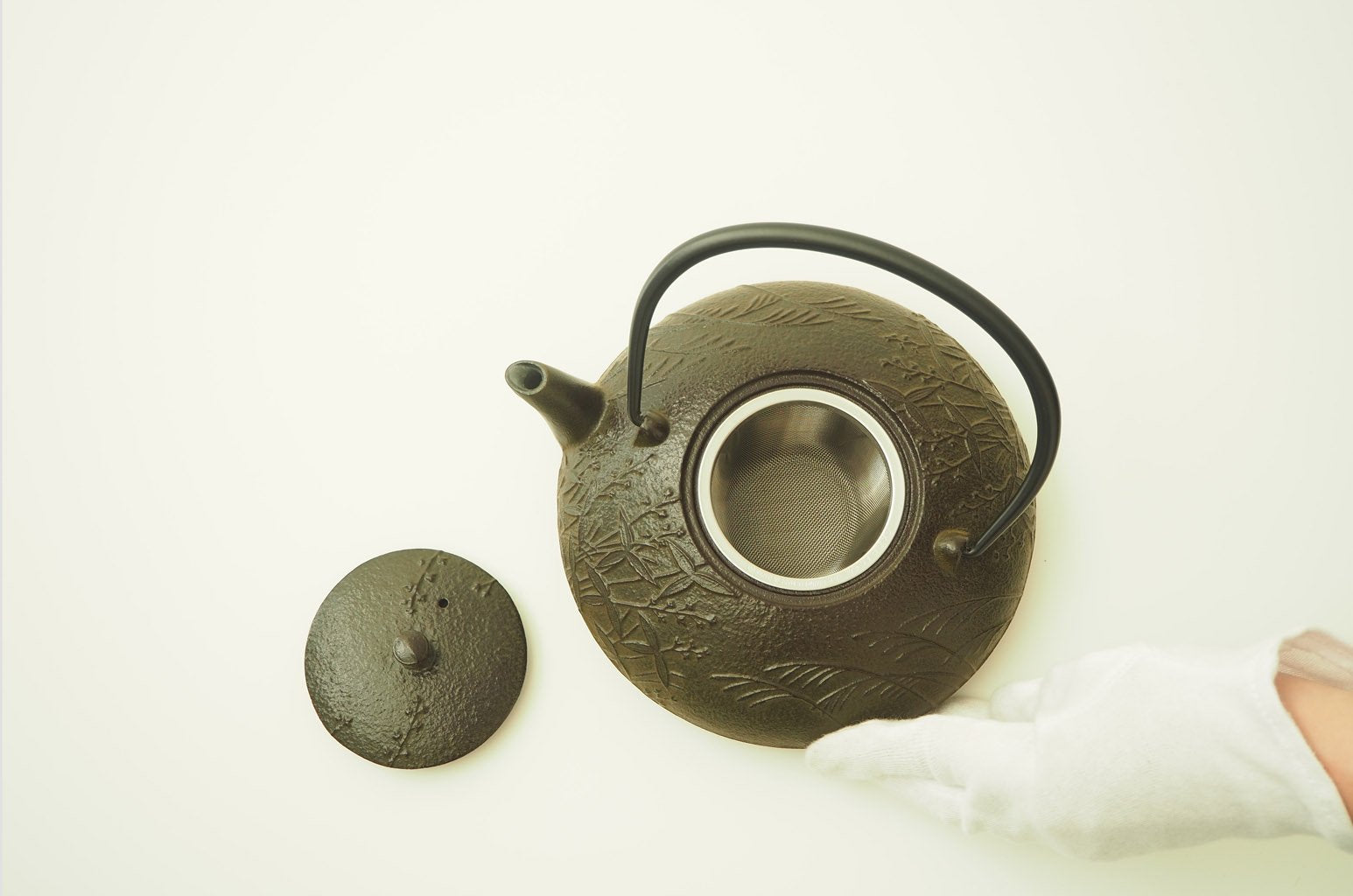 Nambu Ironware Teapot "Kusabana 0.6L"