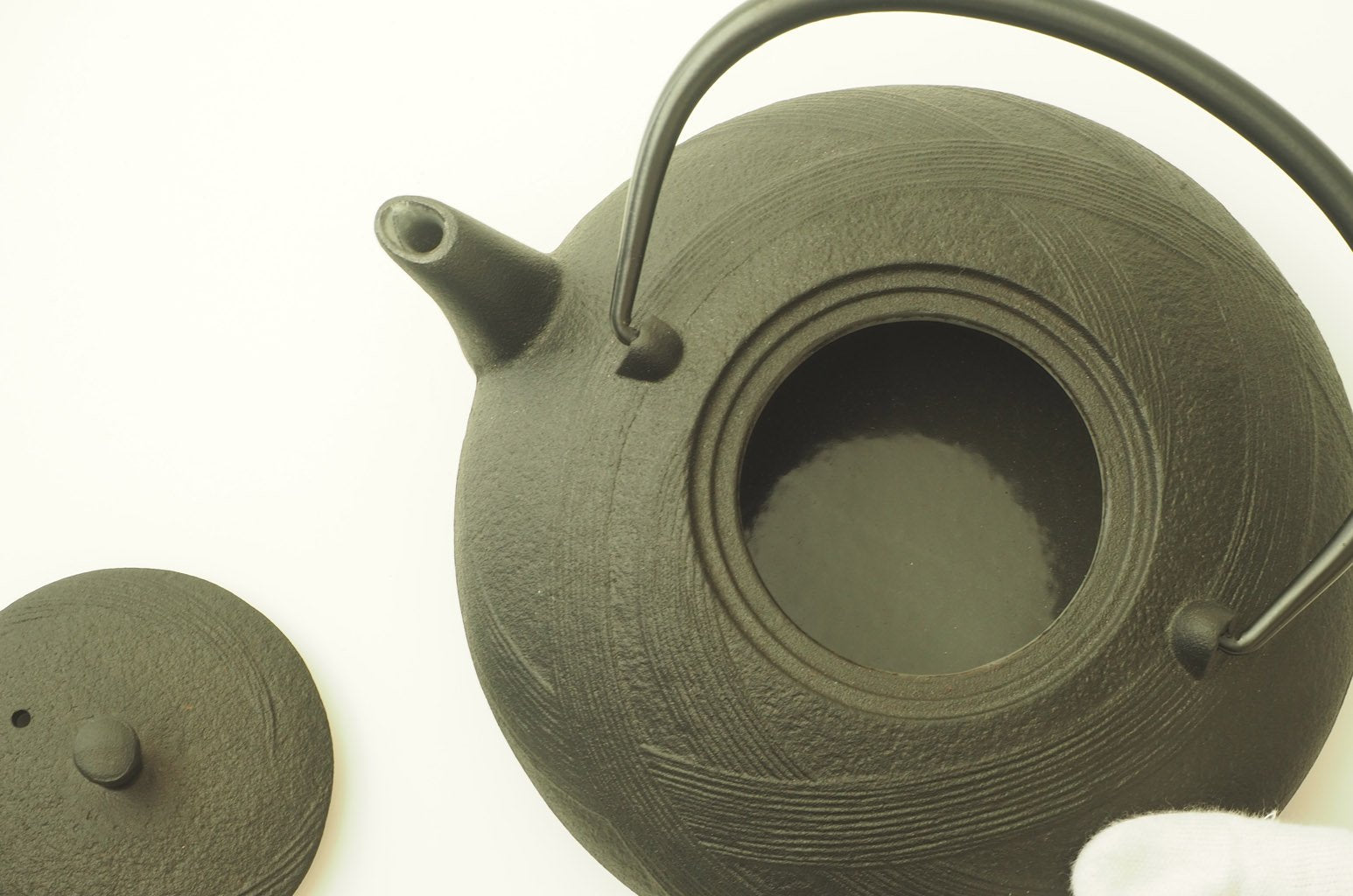 Nambu Ironware Teapot "Hiragata Obi 0.6L"
