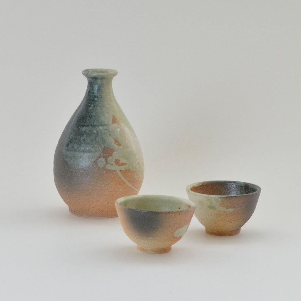 Shigaraki Ware Sake Decanter & Cups Set “Folk Craft”